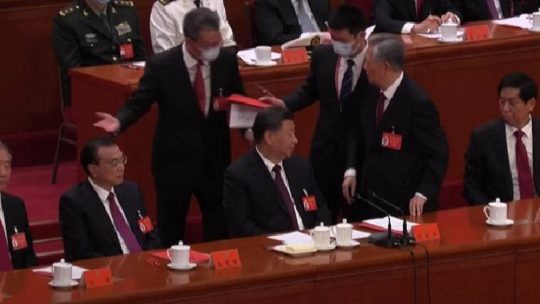 Κίνα: Εκδιώχθηκε κακήν-κακώς ο πρώην πρόεδρος Ζιντάο από το Συνέδριο του ΚΚΚ! (video)