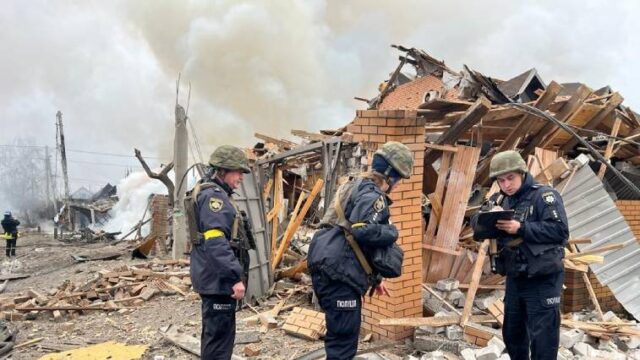 Αποκαθίσταται η ηλεκτροδότηση στο Κίεβο - Βομβαρδισμοί στη Χερσώνα,