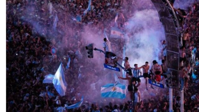 Ξέφρενο πάρτι στην Αργεντινή για την Ομάδα του Μέσι (video)