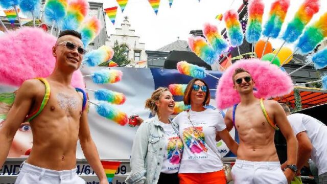 Τι προβλέπουν οι νέοι νόμοι Πούτιν για την ΛΟΑΤΚΙ ρητορική