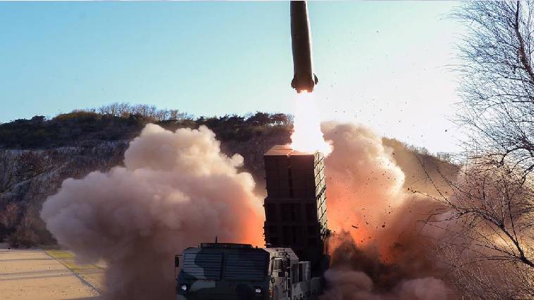 Δύο βαλλιστικούς πυραύλους εκτόξευσε η Β. Κορέα