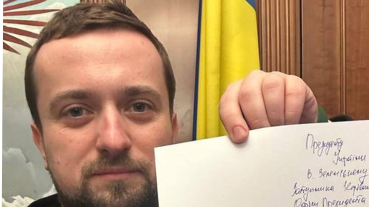Πολιτική κρίση στο Κίεβο: Ντόμινο παραιτήσεων υπό τη σκιά σκανδάλων (upd)