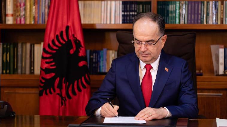 O Αλβανός Πρόεδρος διαψεύδει την ελληνική αισιοδοξία για οριοθέτηση ΑΟΖ
