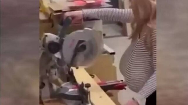 Aπηύδισαν οι Καναδοί με τον τρανς δάσκαλο