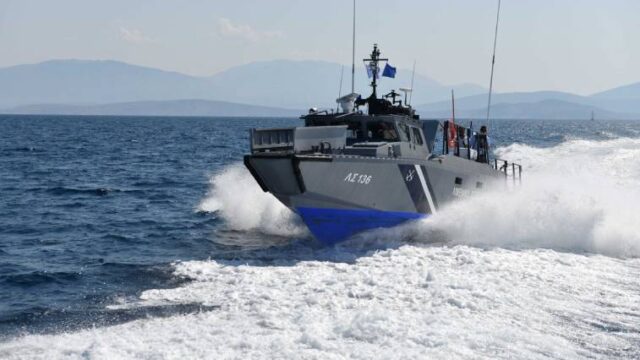 Τρεις νεκροί και 25 αγνοούμενοι από λέμβο μεταναστών στη Σάμο