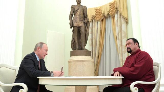 Γιατί ο Πούτιν παρασημοφόρησε τον Στίβεν Σίγκαλ, Γιώργος Μουσταΐρας