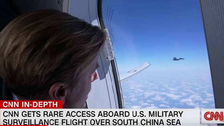 Καρέ- καρέ η "παρενόχληση" αμερικανικού αεροσκάφους από κινέζικο μαχητικό