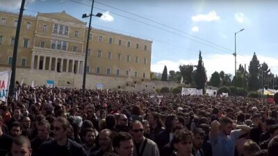 ΕΛ.ΑΣ: Συνελήφθη 50χρονος που καλούσε σε πράξεις βίας στις συγκεντρώσεις για τα Τέμπη