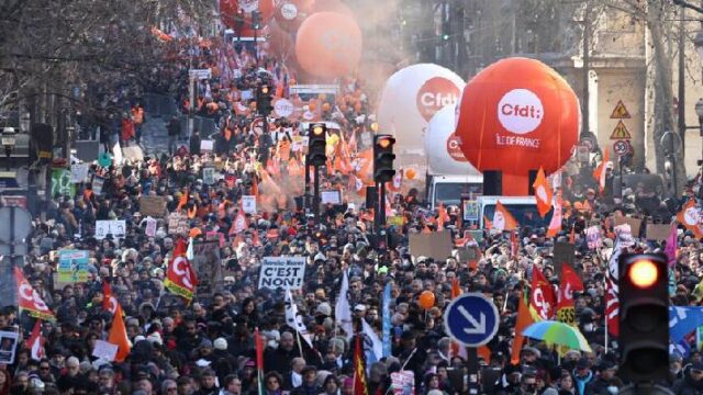 Γαλλία: Και οι ένστολοι ενώθηκαν με τους διαδηλωτές – Νέες κινητοποιήσεις (videos)