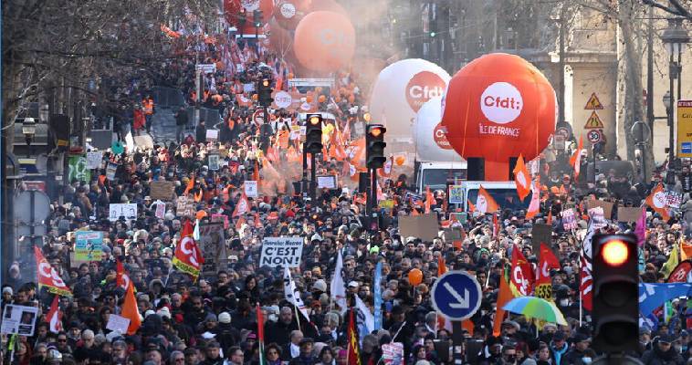 Γαλλία: Και οι ένστολοι ενώθηκαν με τους διαδηλωτές – Νέες κινητοποιήσεις (videos)