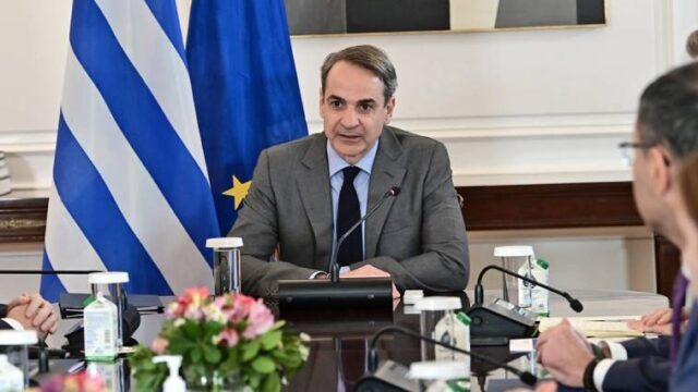 Μητσοτάκης: Στα 780 € ο κατώτατος μισθός - Τι λένε συνδικάτα και κόμματα,