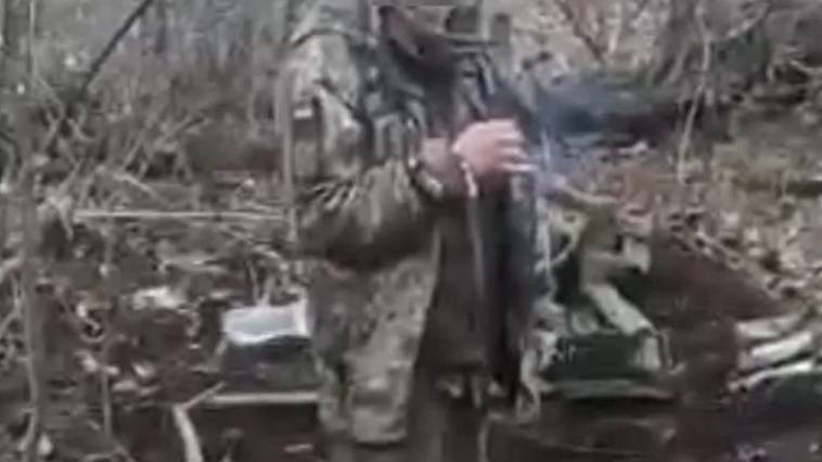 Το τελευταίο τσιγάρο αιχμάλωτου Ουκρανού πριν την εκτέλεση (video),