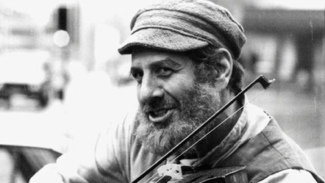 Πέθανε ο "βιολιστής στη στέγη"