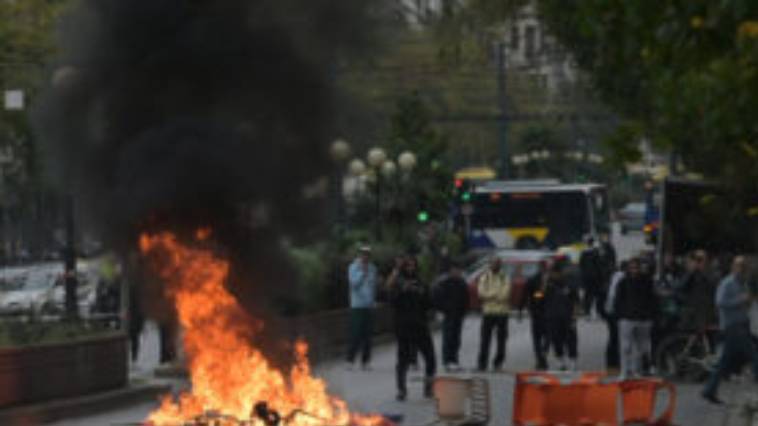 Νέα επεισόδια στην οδό Πατησίων έξω από την ΑΣΟΕΕ,