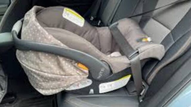 Θρήνος στην κηδεία του άτυχου βρέφους – Κατέρρευσε ο πατέρας (video)