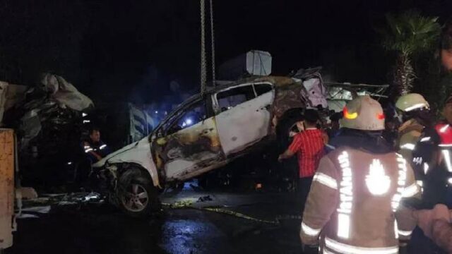 Πολύνεκρο τροχαίο στη νότια Τουρκία - Φορτηγό έπεσε σε λεωφορείο (video),