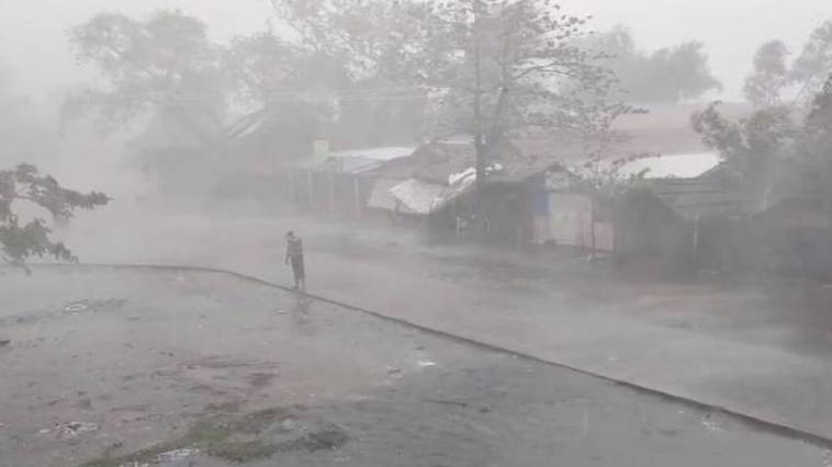 O κυκλώνας Mocha χτυπά άγρια Μπαγκλαντές και Μιανμάρ (video),