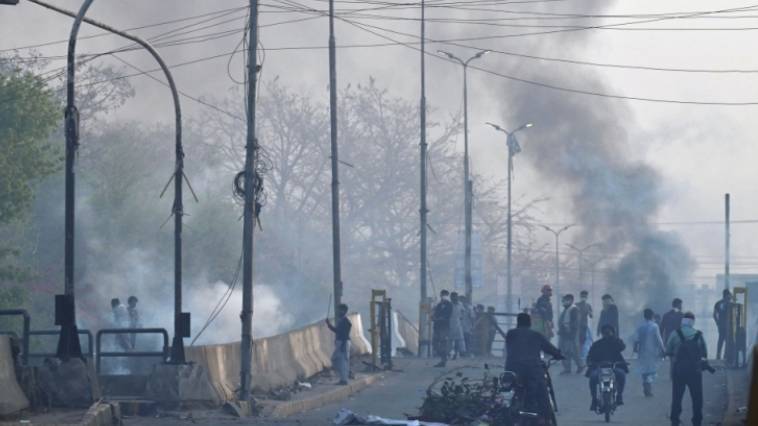 Συνεχίζονται οι συγκρούσεις στο Πακιστάν – Σε ειδικό δικαστήριο ο Χαν