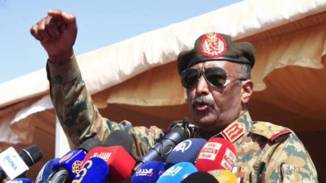 Ο στρατηγός Μπουρχάν ξηλώνει στρατηγούς και τον τραπεζίτη του Σουδάν,