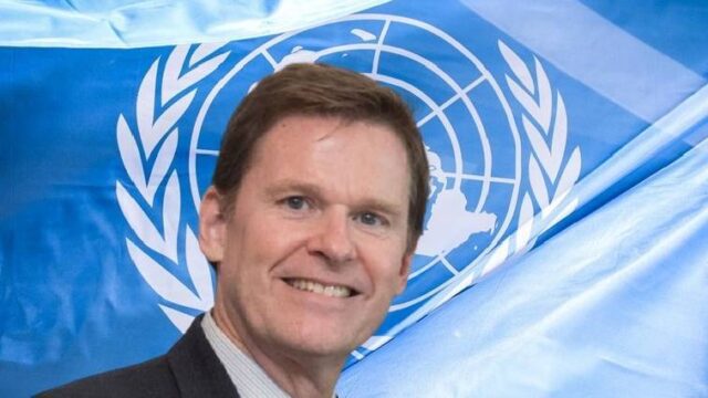Βήμα σημειωτόν από ΟΗΕ – Ο Κόλιν Στιούαρτ εκπαιδεύεται..., Κώστας Μπελερής