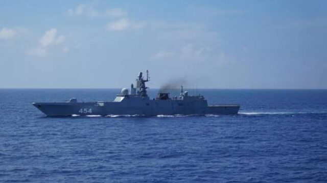 Αιγαίο: Για διάσωση μεταναστών από ρωσική φρεγάτα μιλά η Μόσχα