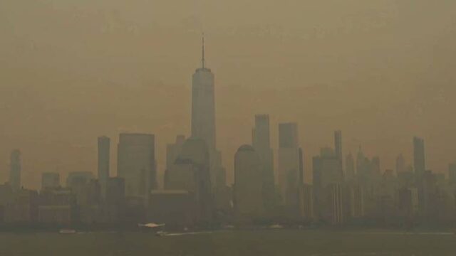 Ο Καναδάς στις φλόγες και η Νέα Υόρκη πνίγεται στην αιθαλομίχλη,
