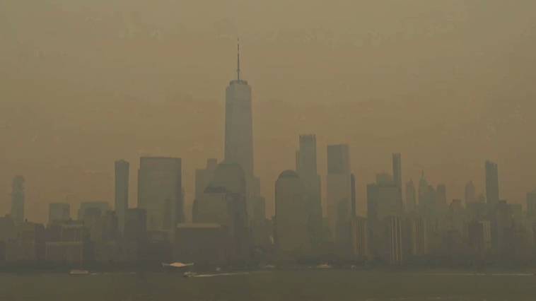 Ο Καναδάς στις φλόγες και η Νέα Υόρκη πνίγεται στην αιθαλομίχλη,