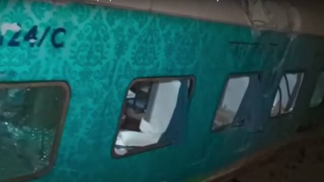 Τραγωδία από σύγκρουση τρένων στην Ινδία (video)