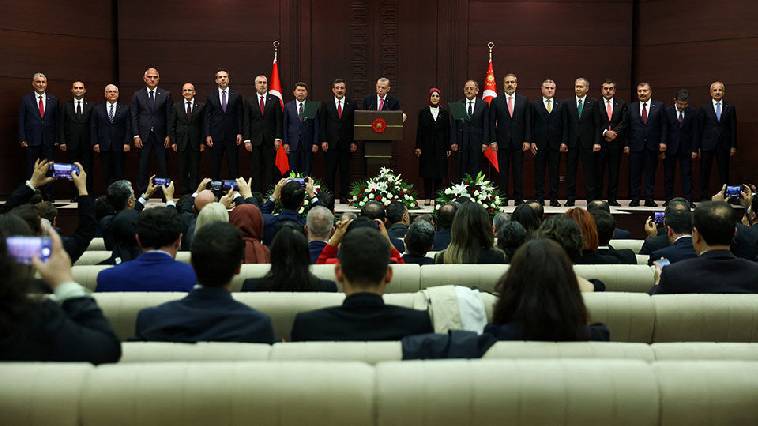 Οι υπουργοί του Ερντογάν σε Εξωτερικών και Άμυνας – Παρουσίασε τη νέα Κυβέρνηση