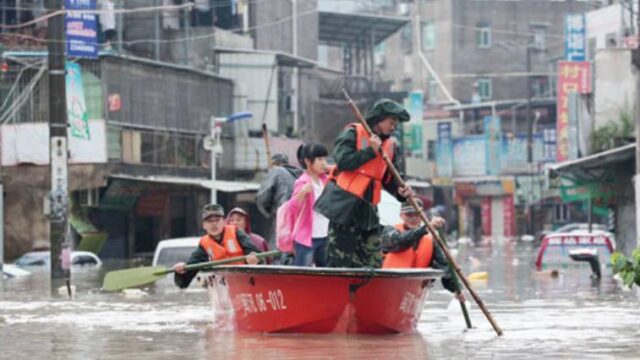 Ο τυφώνας Doksuri χτύπησε και το Πεκίνο - Εκκενώσεις συνοικιών (video),