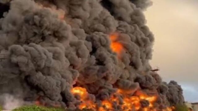 Εκκενώνονται χωριά στην Κριμαία λόγω φωτιάς σε πεδίο βολής και χωματερή,