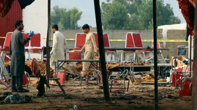 Λουτρό αίματος σε προεκλογική συγκέντρωση στο Πακιστάν (video),