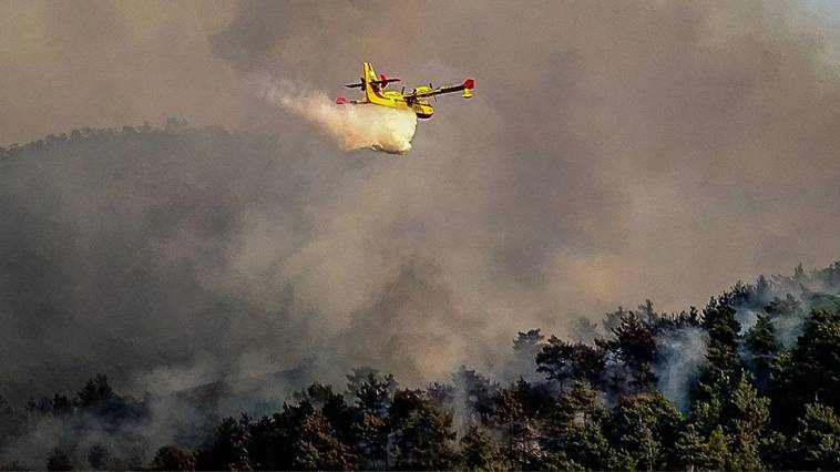 Έπεσε Canadair στη Κάρυστο – Επιχειρούσε στο πύρινο μέτωπο