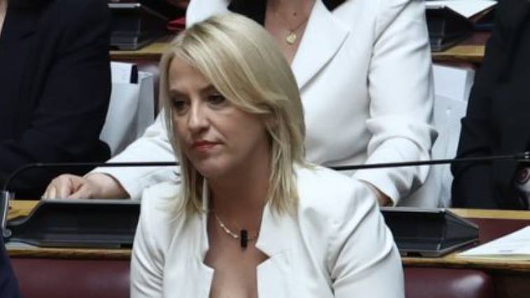 Παραιτείται της βουλευτικής ασυλίας η Δούρου ώστε να δικαστεί για το Μάτι,