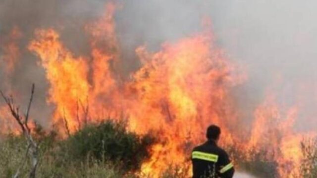Υπό μερικό έλεγχοι η φωτιά στην Ελευσίνα - Ανοιχτή η Αθηνών-Κορίνθου
