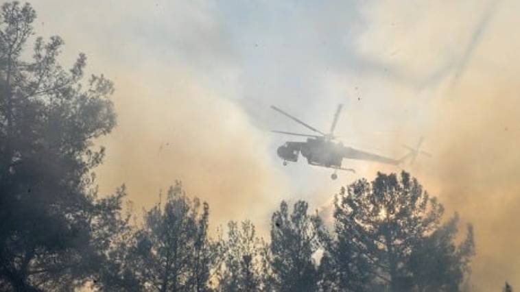 Μάχη με τις φλόγες στην Ηλεία - Καταστροφές σε σπίτια και εκτάσεις