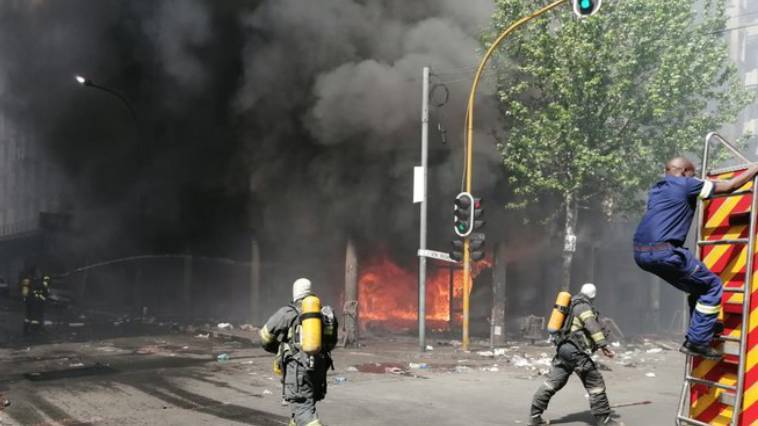 Τραγωδία στο Γιοχάνεσμπουργκ - Δεκάδες νεκροί σε πυρκαγιά (video),