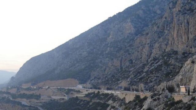 Κλειστή η Αθηνών-Κορίνθου στην Κακιά Σκάλα από φωτιά σε βυτιοφόρο