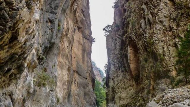 Ακρωτηριασμός τουρίστα από πτώση βράχου στη Σαμαριά - Μήνυμα 112,