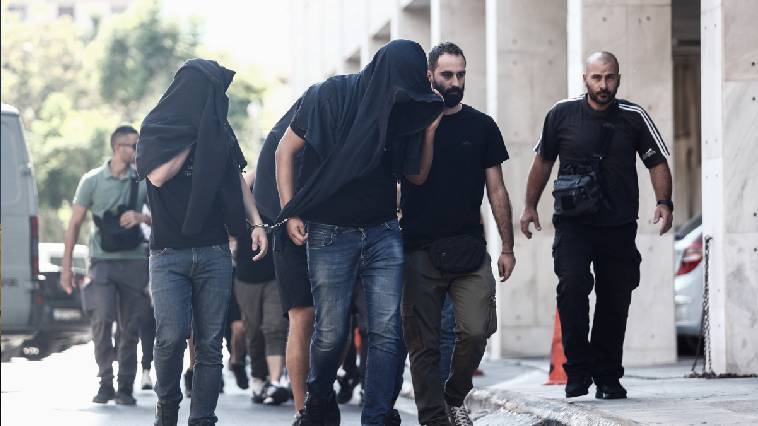 Νέες προφυλακίσεις – 26 Κροάτες και ένας Έλληνας για τα αιματηρά επεισόδια στη Ν. Φιλαδέλφεια