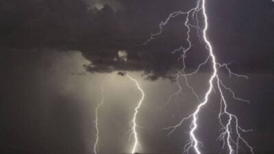 Σφοδρή κακοκαιρία πλήττει τη βόρεια Ιταλία – Κατέρρευσε γέφυρα, υπερχείλισαν ποταμοί