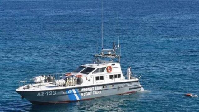 Τρεις άνθρωποι αγνοούνται και 42 διασώθηκαν σε ναυάγιο με μετανάστες ανοιχτά της Κρήτης
