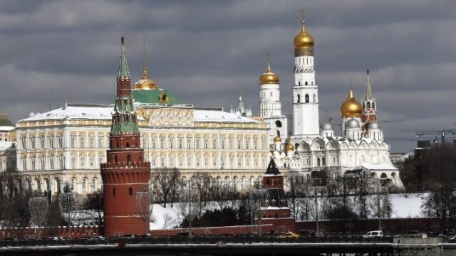 Το Κρεμλίνο διαψεύδει δημοσίευμα του Reuters ότι ο Πούτιν προσέφερε κατάπαυση πυρός στην Ουκρανία