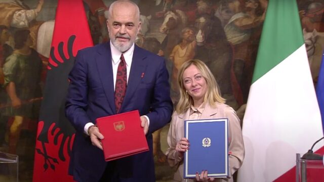 Χάος στην αλβανική Βουλή για το μεταναστευτικό και τη συμφωνία με την Ιταλία