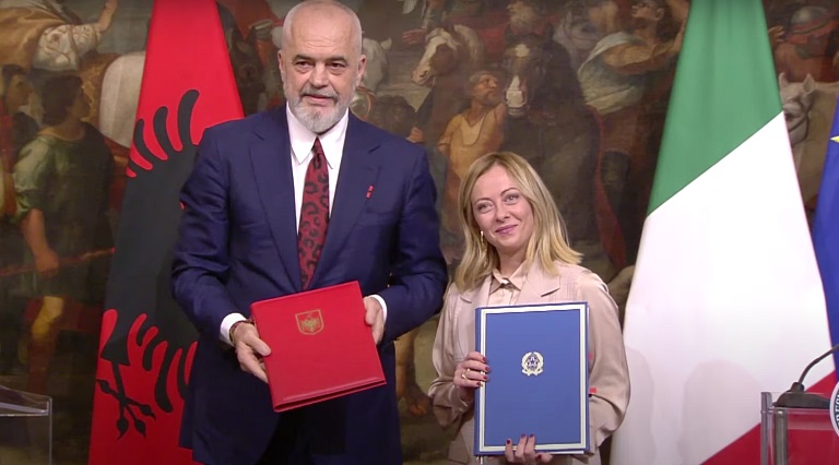 Χάος στην αλβανική Βουλή για το μεταναστευτικό και τη συμφωνία με την Ιταλία