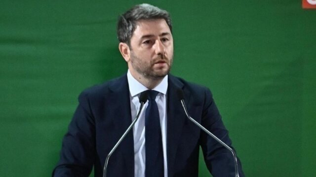 Ο Μητσοτάκης είναι πρωθυπουργός εικονικής πραγματικότητας, λέει ο Ανδρουλάκης