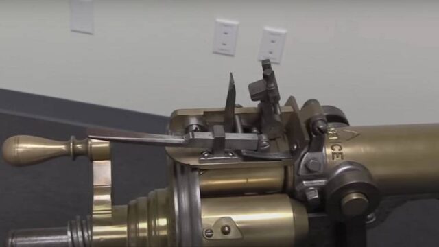 Puckle gun: Το πρώτο πολυβόλο στην ιστορία, Παντελής Καρύκας