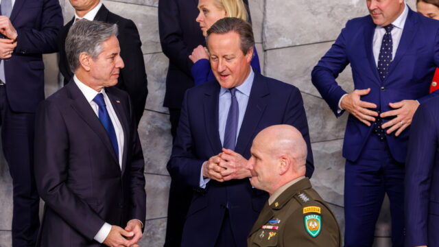 Ο Βρετανός ΥΠΕΞ ζήτησε συνάντηση με τον Γεραπετρίτη στη Σύνοδο του ΝΑΤΟ