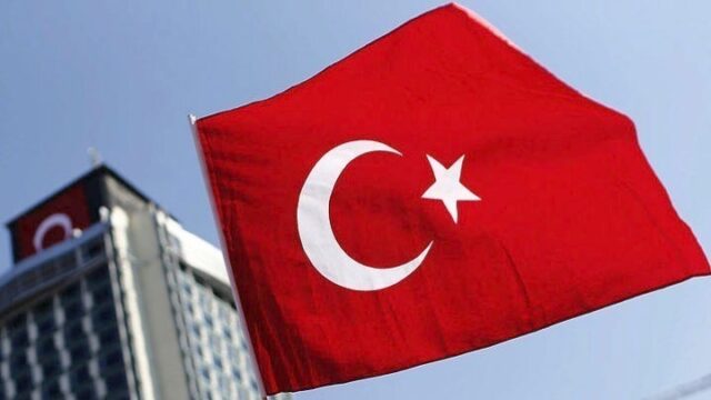 Κηδεύθηκε ο δολοφονηθείς Τούρκος από την επίθεση στην Καθολική Εκκλησία – Βίντεο από τις επιθέσεις