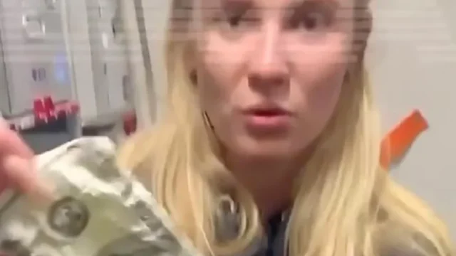 Ρωσίδα έκανε στοματικό σεξ σε συνεπιβάτη της σε αεροπλάνο χωρίς τη συναίνεσή του!